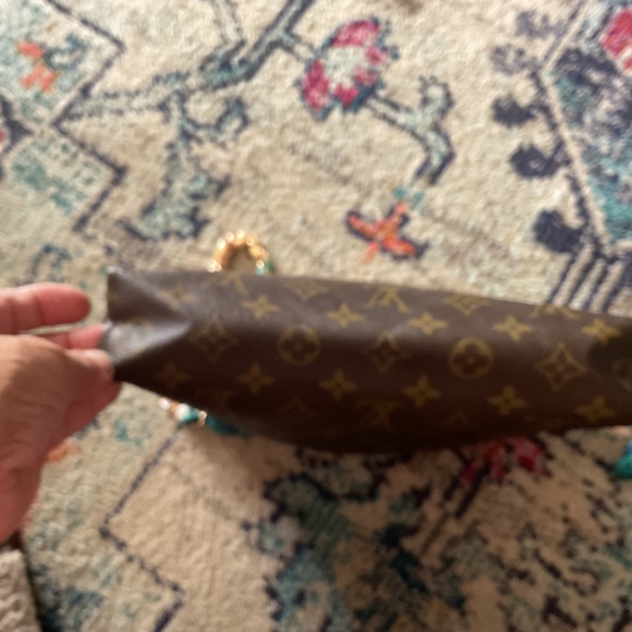 Louis Vuitton Monogram Toiletry Pouch 26 - Picture 8 of 15